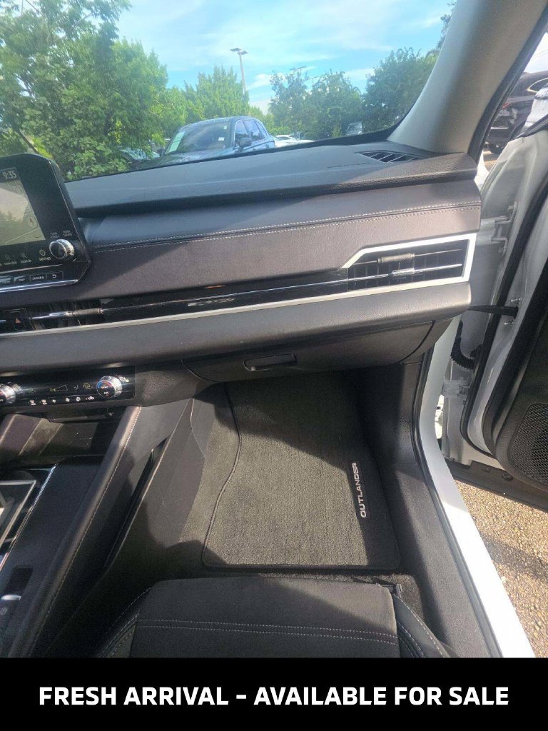 Used 2024 Mitsubishi Outlander SE FWD image 12