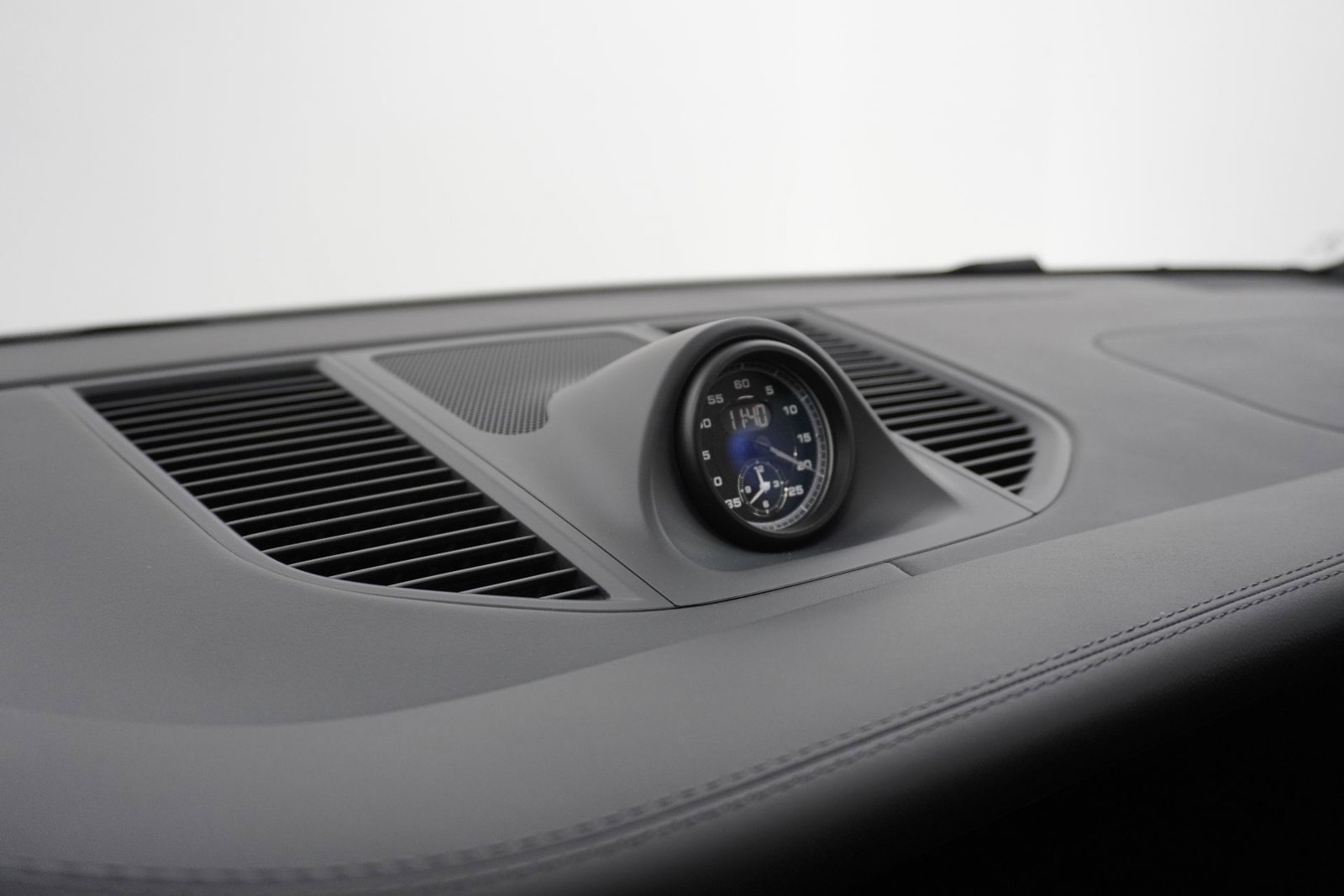 Certified 2026 Porsche Macan image 20