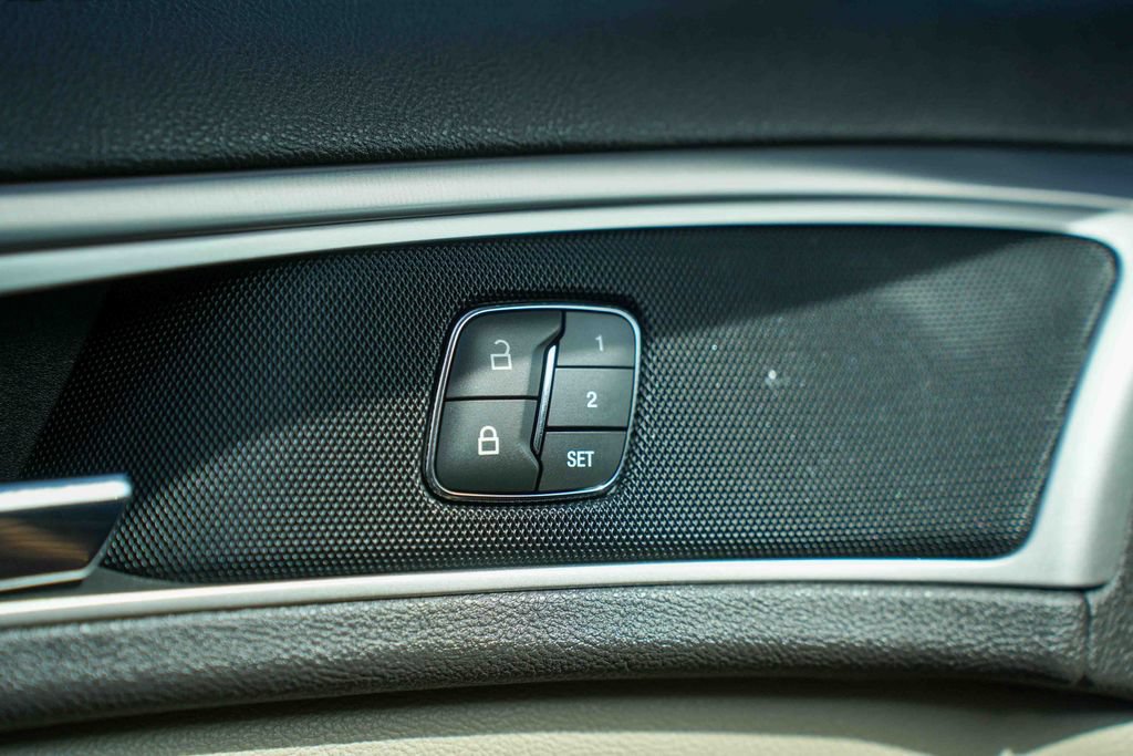Used 2020 Lincoln MKZ FWD image 40
