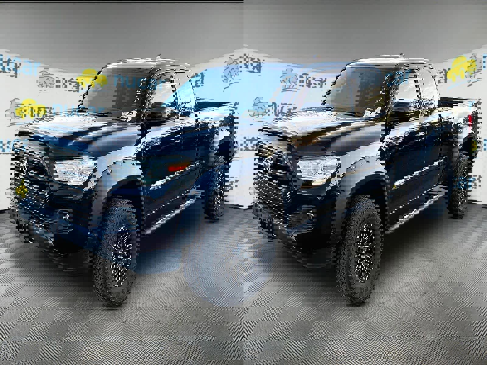 Used 2017 Toyota Tacoma SR AWD/4WD image 2