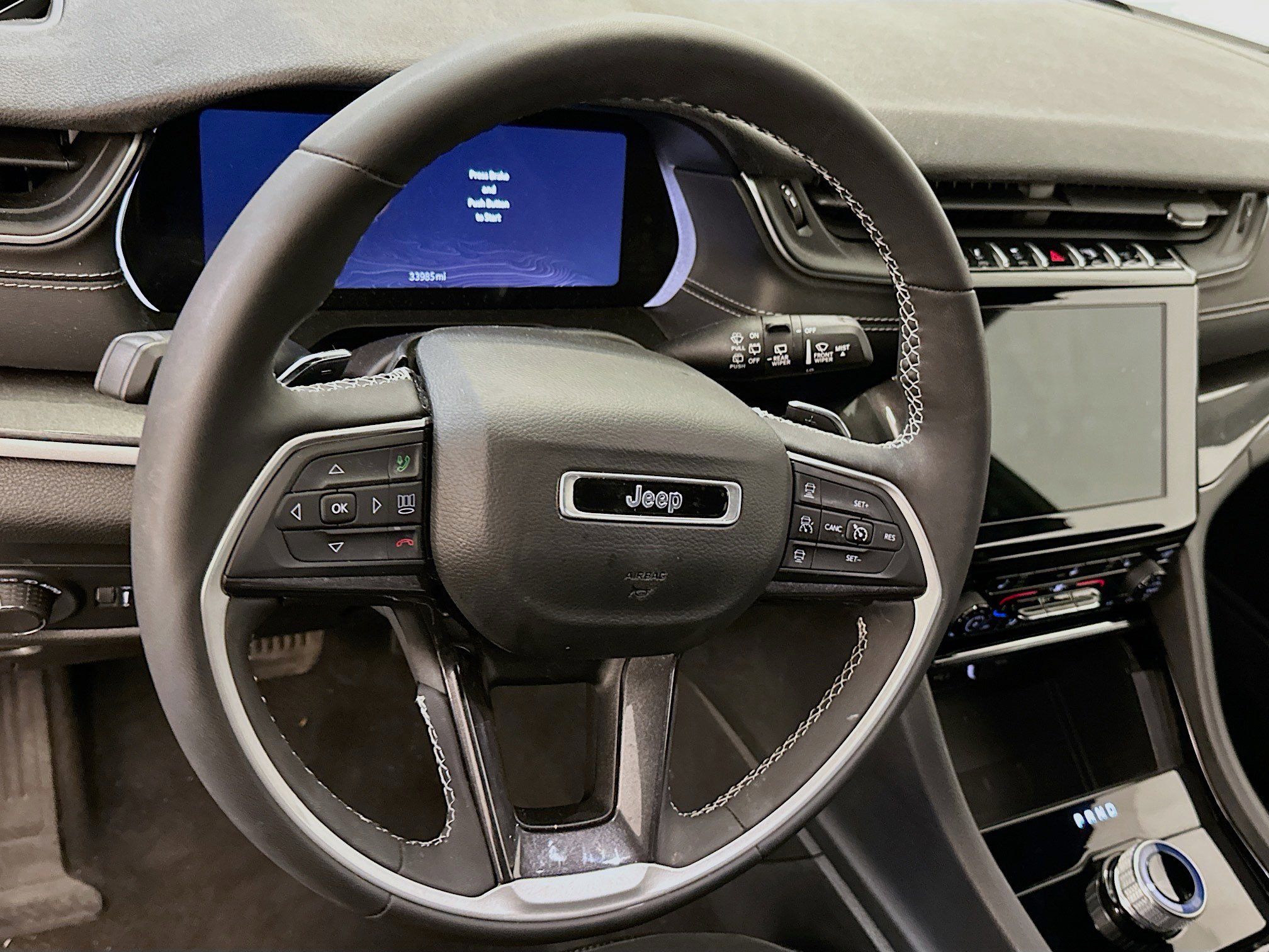 Used 2023 Jeep Grand Cherokee L Laredo image 18