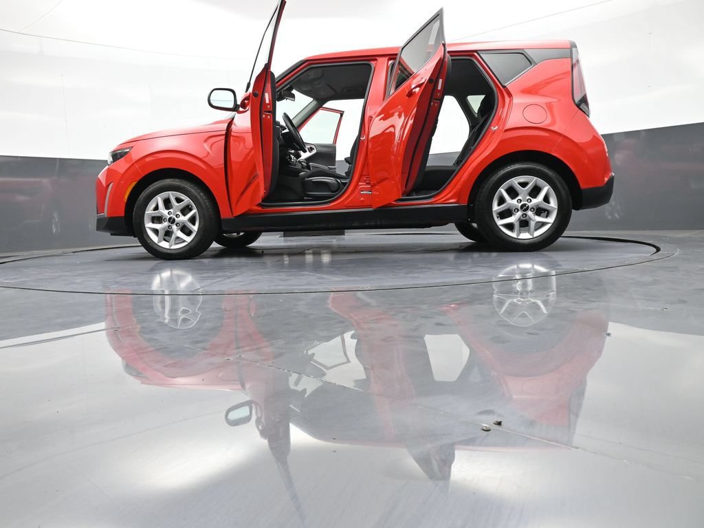 Certified 2023 Kia Soul LX w/ LX Technology Package FWD image 48