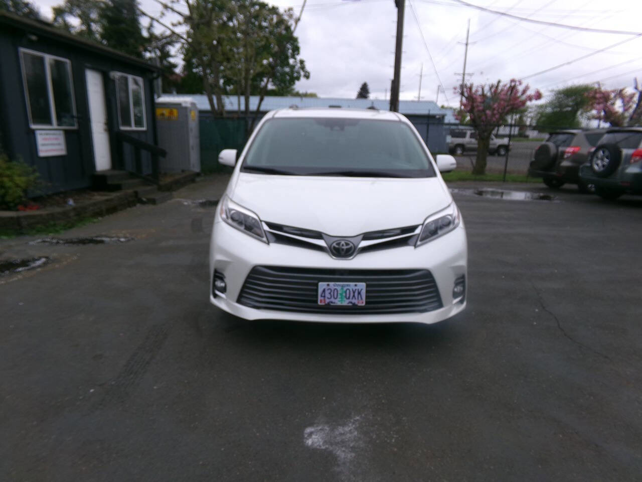 Used 2018 Toyota Sienna Limited Premium w/ Carpet Mat Package AWD/4WD image 2