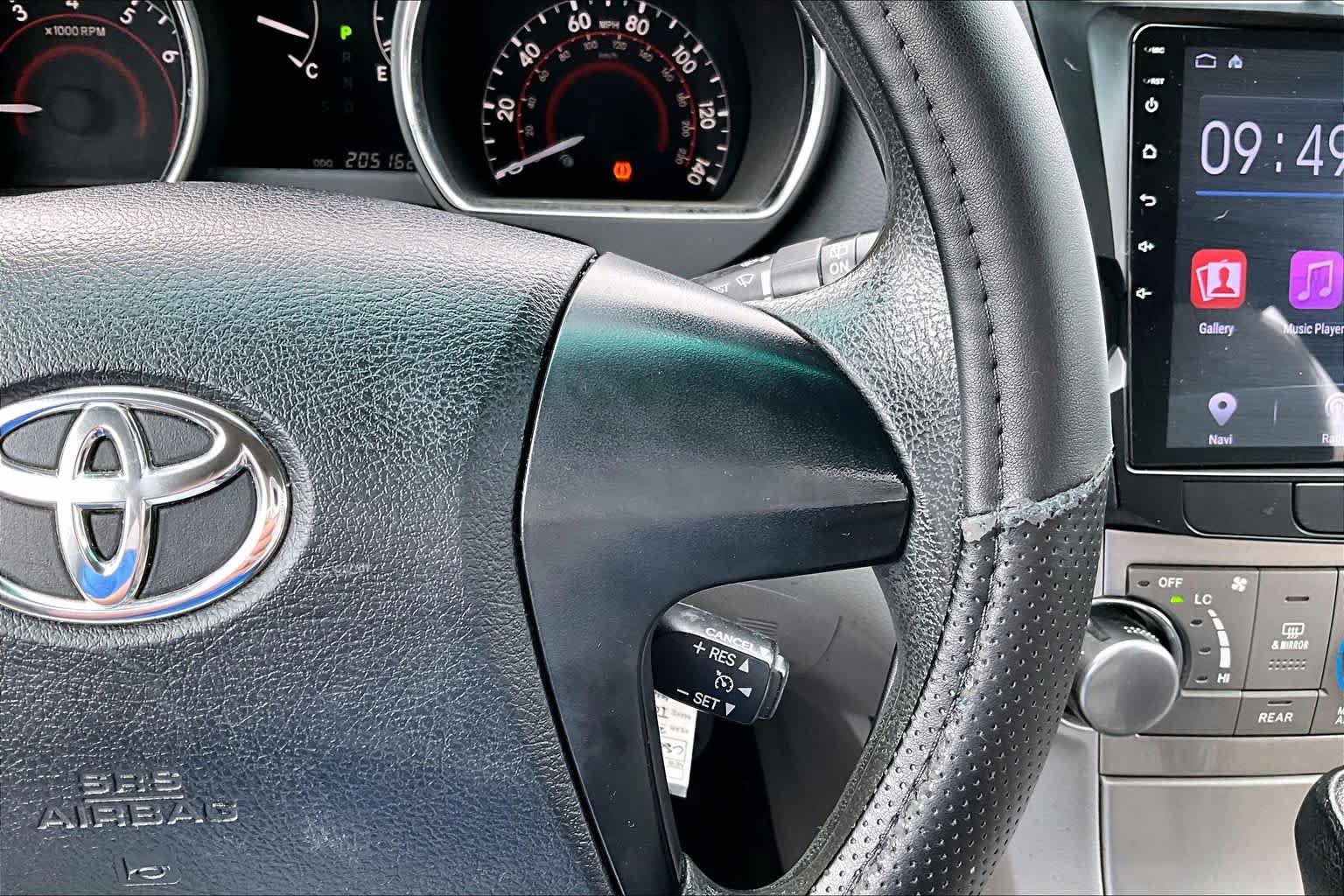 Used 2012 Toyota Highlander FWD w/ Cold Weather Pkg image 23