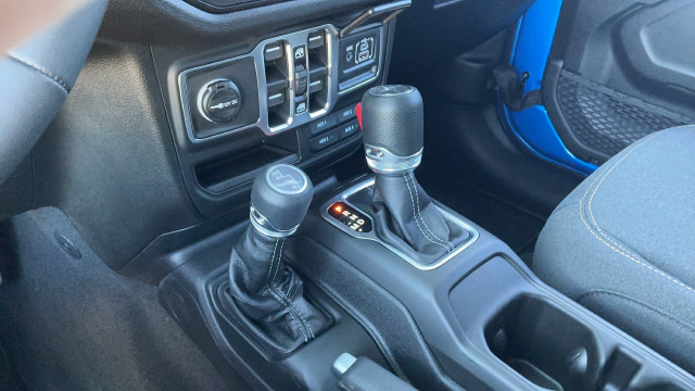 New 2026 Jeep Gladiator Sport AWD/4WD image 18