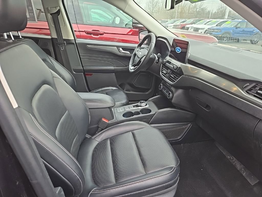 Used 2021 Ford Escape Titanium AWD/4WD image 18