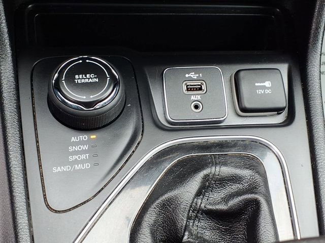 Used 2020 Jeep Cherokee Limited image 17