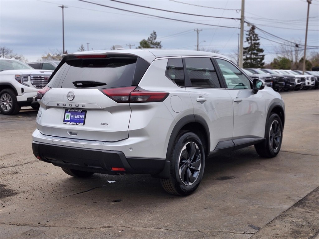Used 2025 Nissan Rogue SV image 5