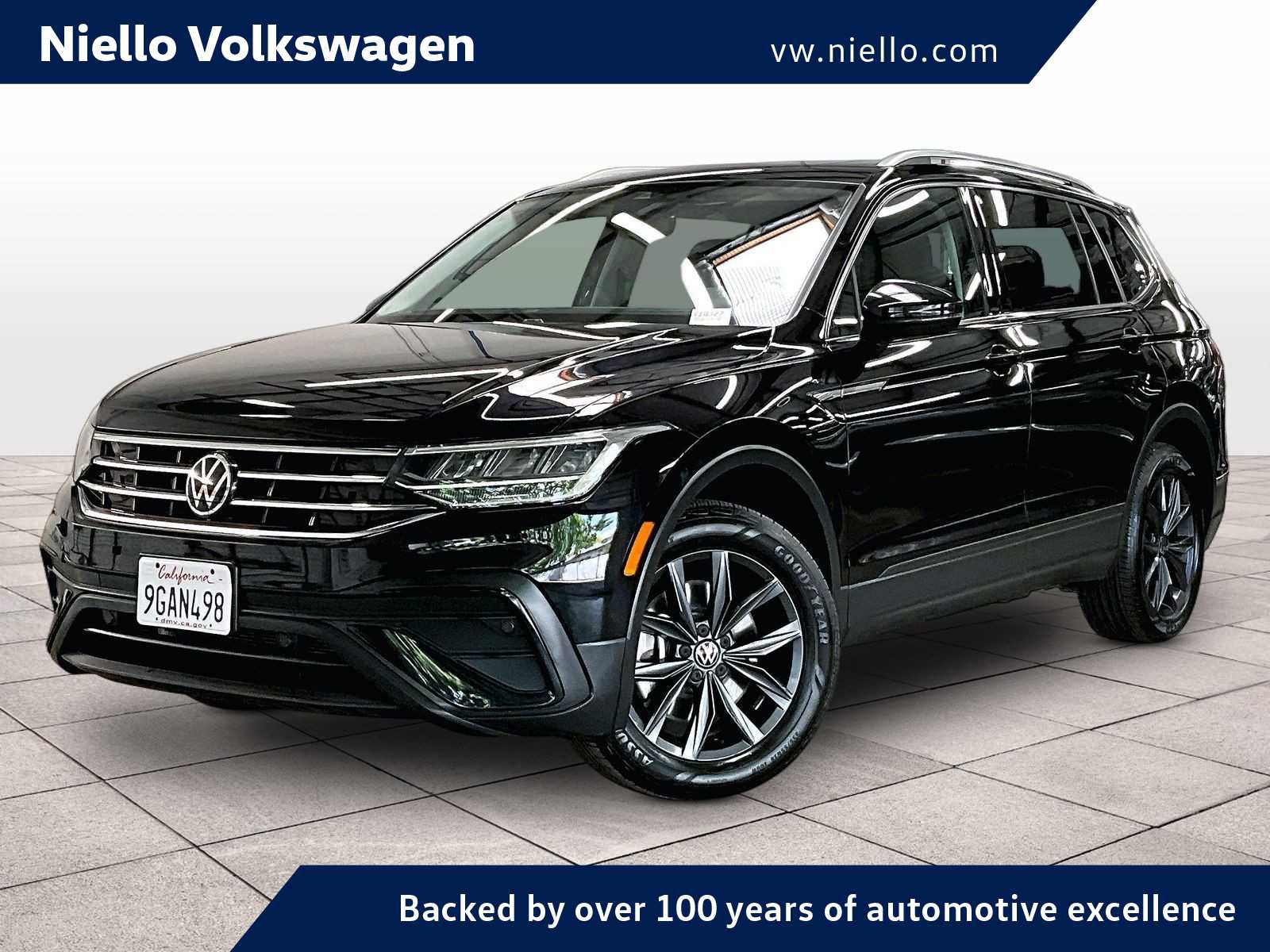 Used 2023 Volkswagen Tiguan SE w/ Panoramic Sunroof Package FWD image 1