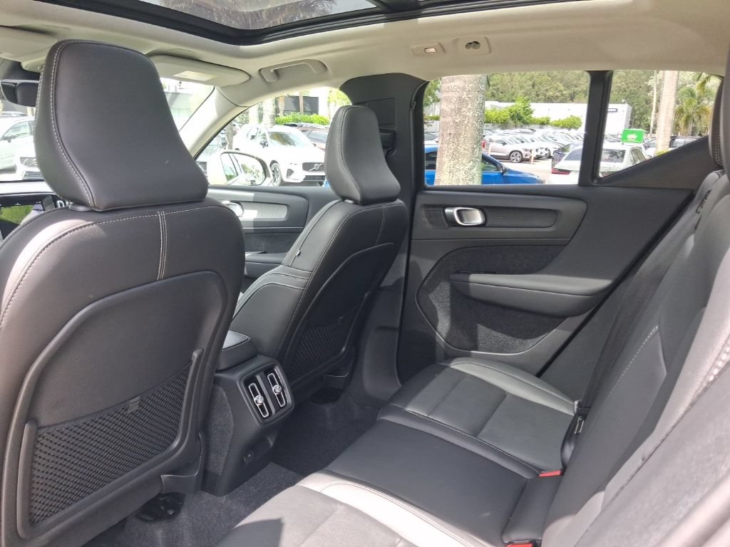 Used 2025 Volvo XC40 B5 Ultra w/ Protection Package AWD/4WD image 7