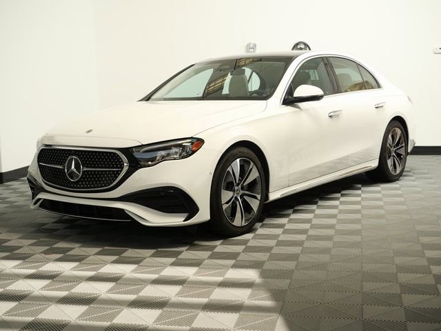 Used 2025 Mercedes-Benz E 350 4MATIC Sedan image 3
