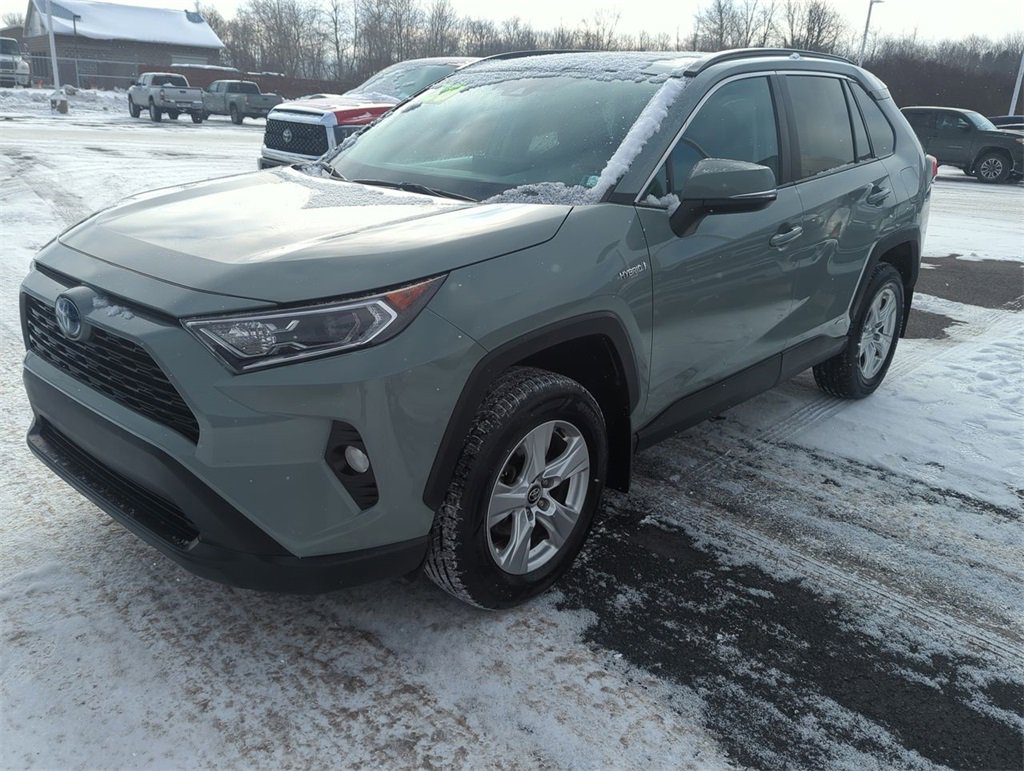 Used 2020 Toyota RAV4 XLE image 4