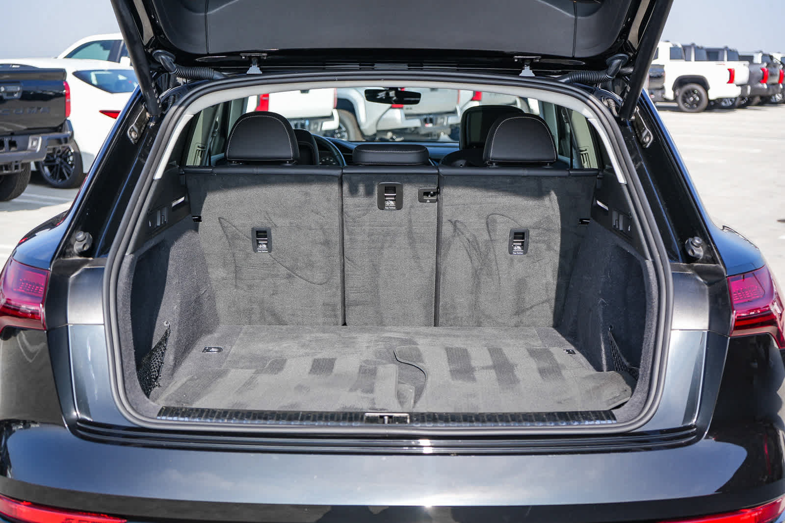 Used 2024 Audi Q8 e-tron Premium AWD/4WD image 41