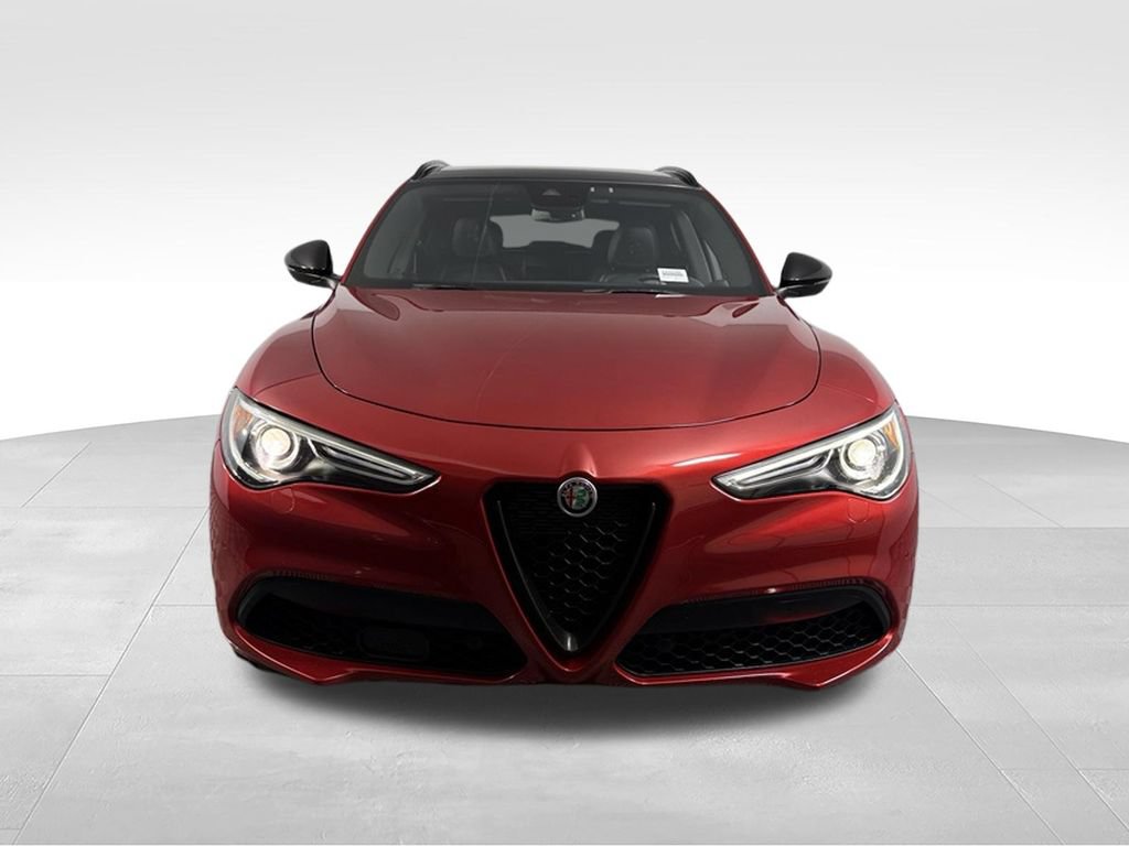 Used 2023 Alfa Romeo Stelvio Veloce AWD/4WD image 5