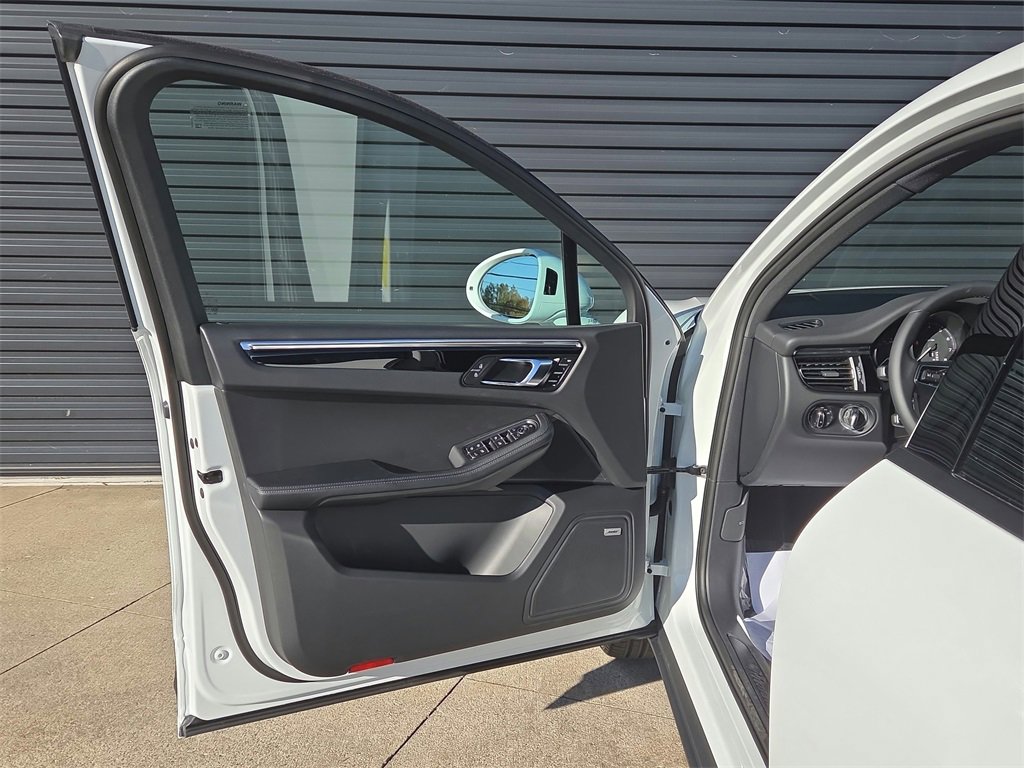 New 2026 Porsche Macan image 6