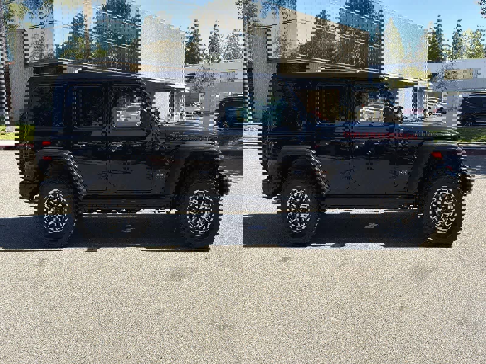 Used 2024 Jeep Wrangler Unlimited Rubicon w/ Technology Group image 7