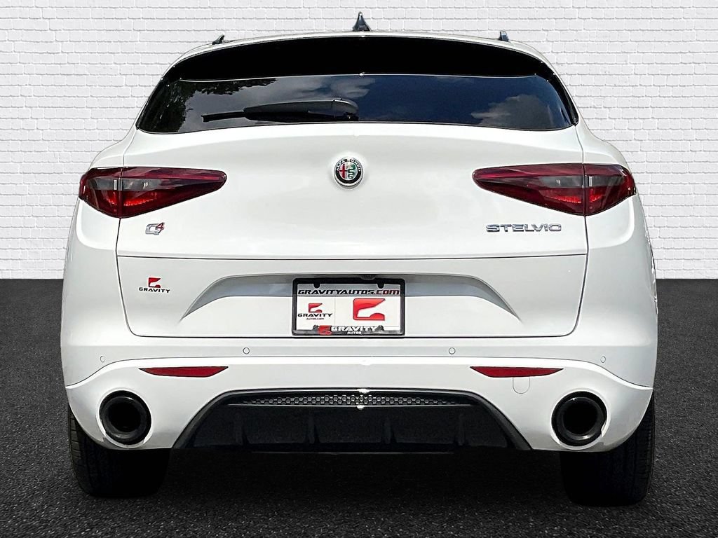 Used 2023 Alfa Romeo Stelvio Veloce AWD/4WD image 5