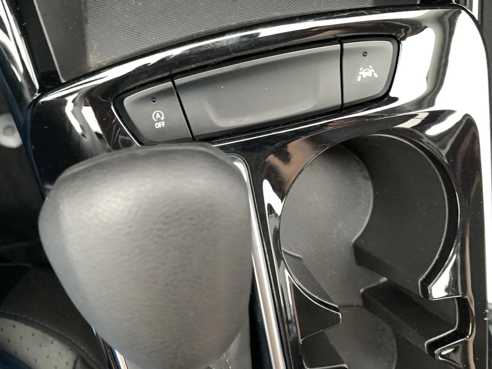 Used 2025 Chevrolet Trax LT FWD image 20