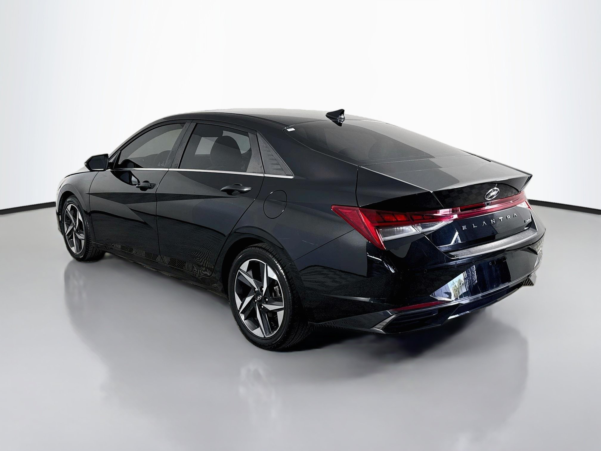 Used 2021 Hyundai Elantra Limited FWD image 7