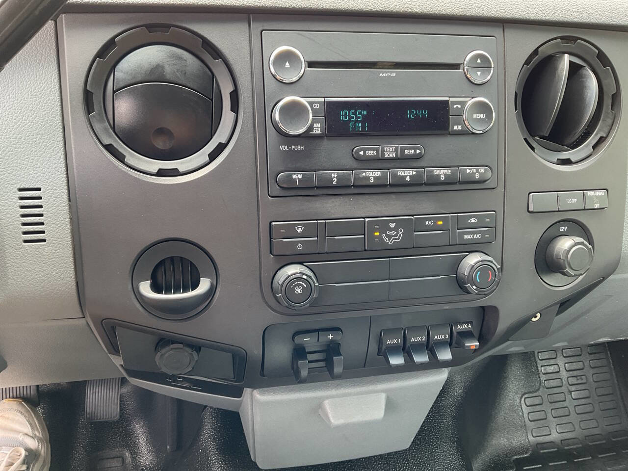 Used 2012 Ford F550 4X2 2dr Regular Cab 140.8 200. w/ Payload Upgrade Pkg image 28