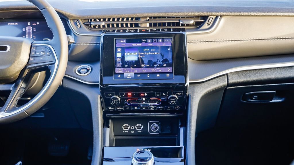 New 2025 Jeep Grand Cherokee Laredo X w/ Luxury Tech Group I image 14