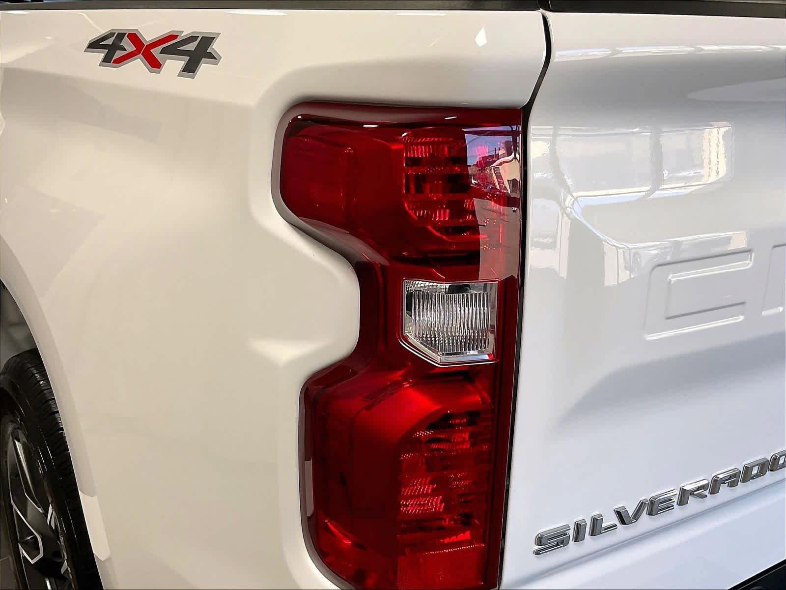 Used 2024 Chevrolet Silverado 1500 LT AWD/4WD image 33
