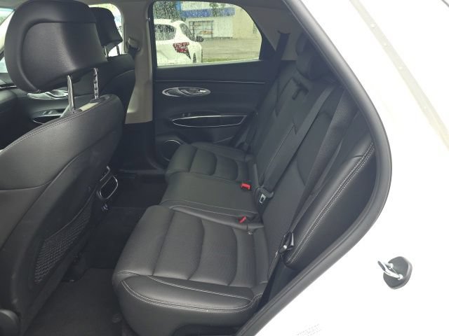 Used 2025 Genesis GV70 2.5T AWD/4WD image 11