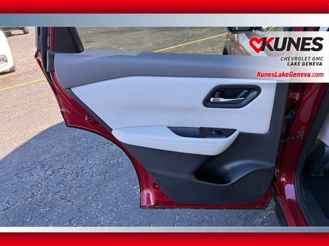 Used 2025 Nissan Rogue SV image 16