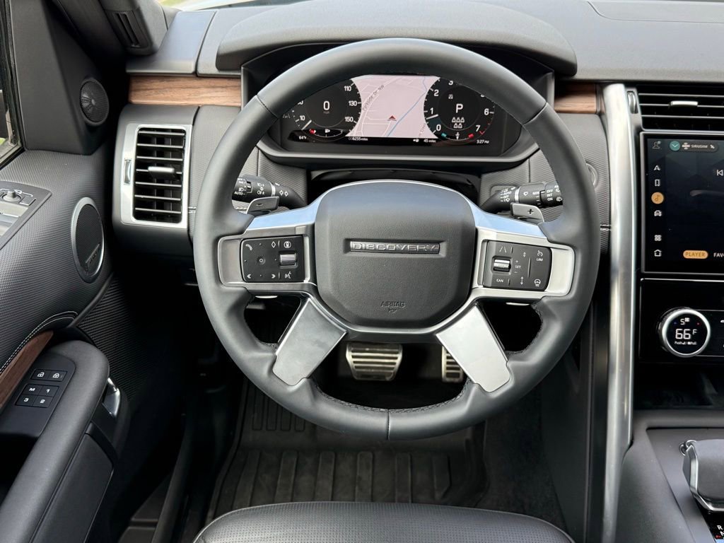 Certified 2025 Land Rover Discovery Dynamic SE image 18