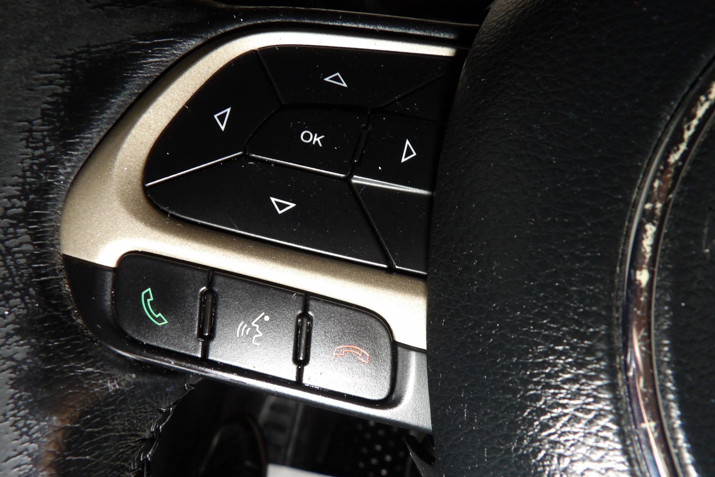 Used 2017 Jeep Renegade Latitude w/ Cold Weather Group image 18