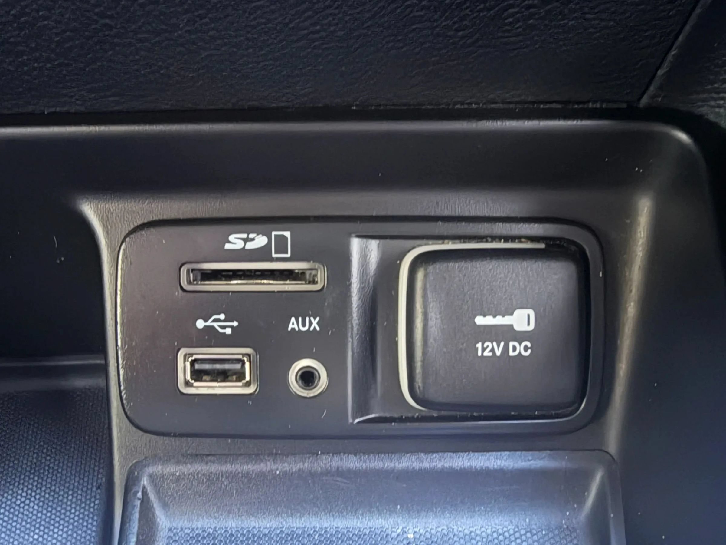 Used 2017 Jeep Cherokee Limited FWD image 46