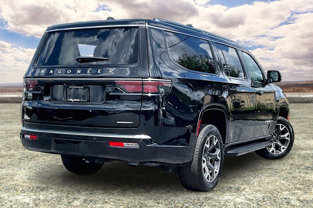 Used 2024 Jeep Wagoneer L Series III w/ Flexible Seating Group AWD/4WD image 5