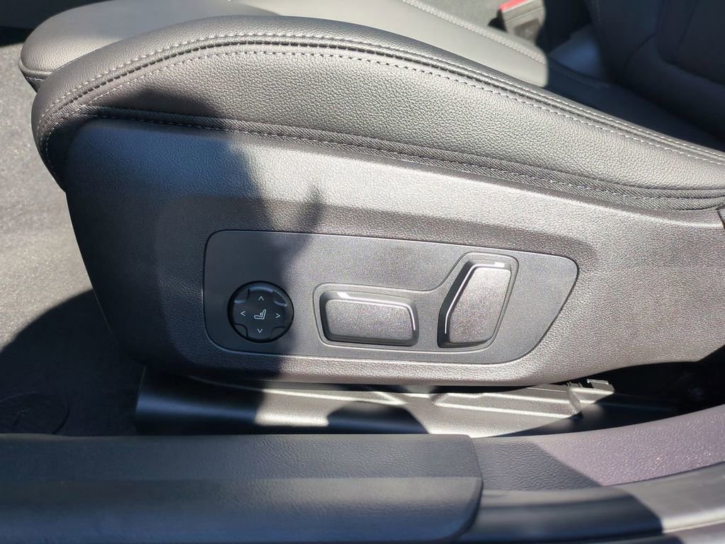 New 2026 BMW 330i Sedan w/ Premium Package image 19