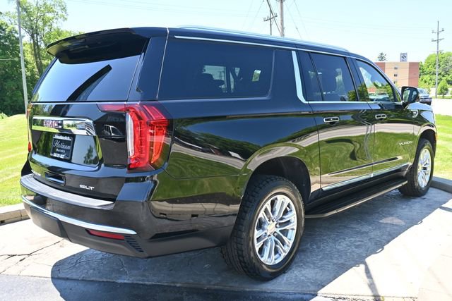 Used 2024 GMC Yukon XL SLT w/ SLT Premium Package AWD/4WD image 5
