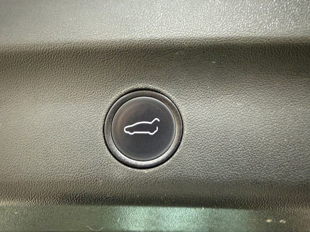 Used 2022 Tesla Model Y Long Range image 8