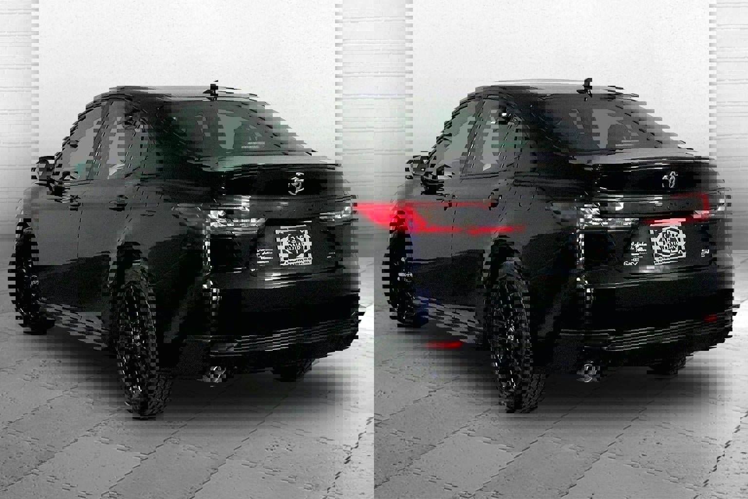 Used 2025 Toyota Camry SE image 11