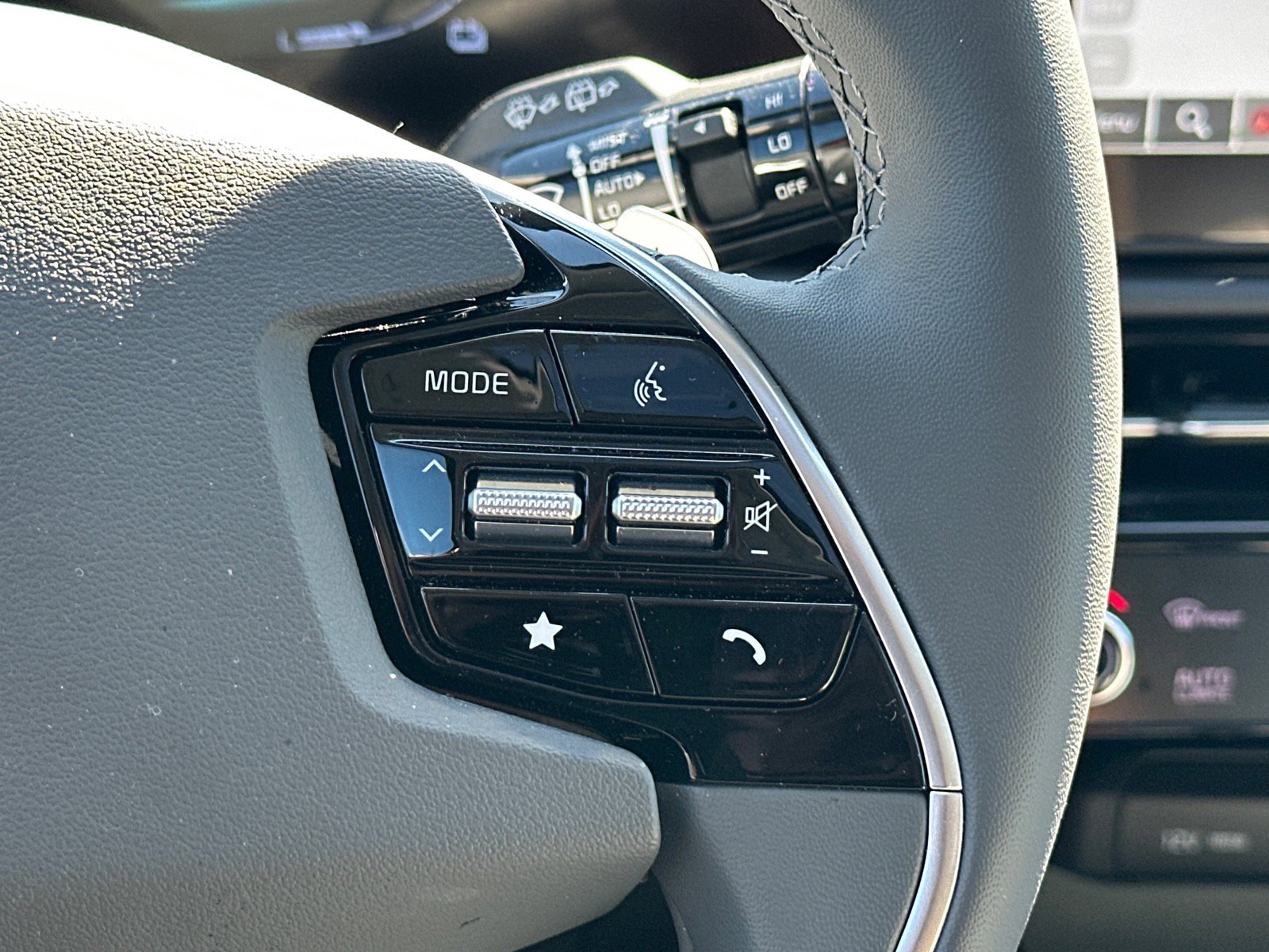 Certified 2025 Kia Niro EX Touring FWD image 12