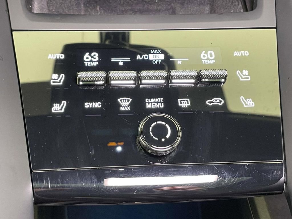 Certified 2025 Porsche Macan 4 Electric image 32