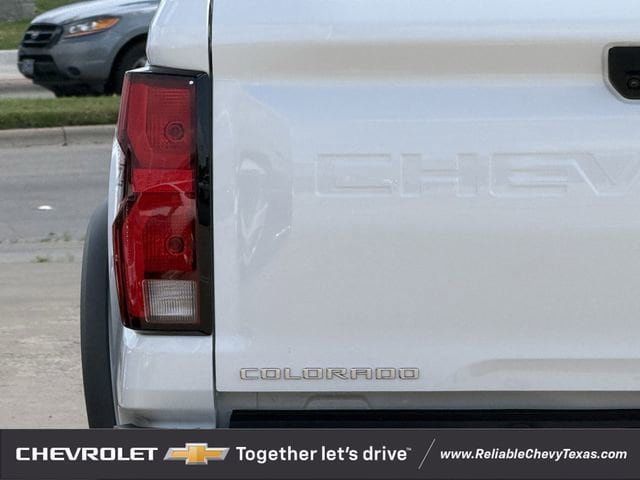Used 2024 Chevrolet Colorado ZR2 w/ ZR2 Convenience Package III AWD/4WD image 9