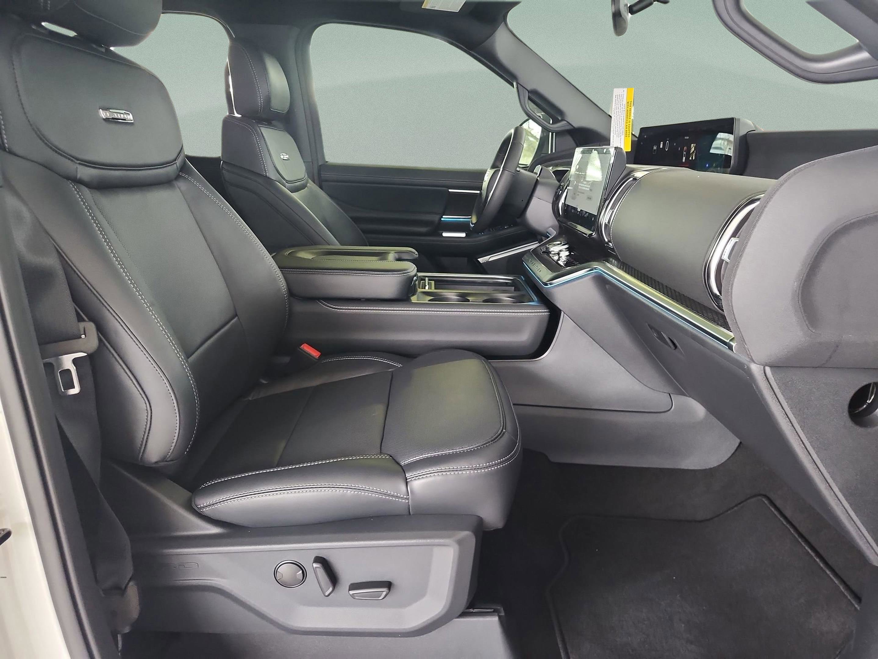 New 2025 Ford Expedition Platinum w/ Stealth Performance Package AWD/4WD image 18