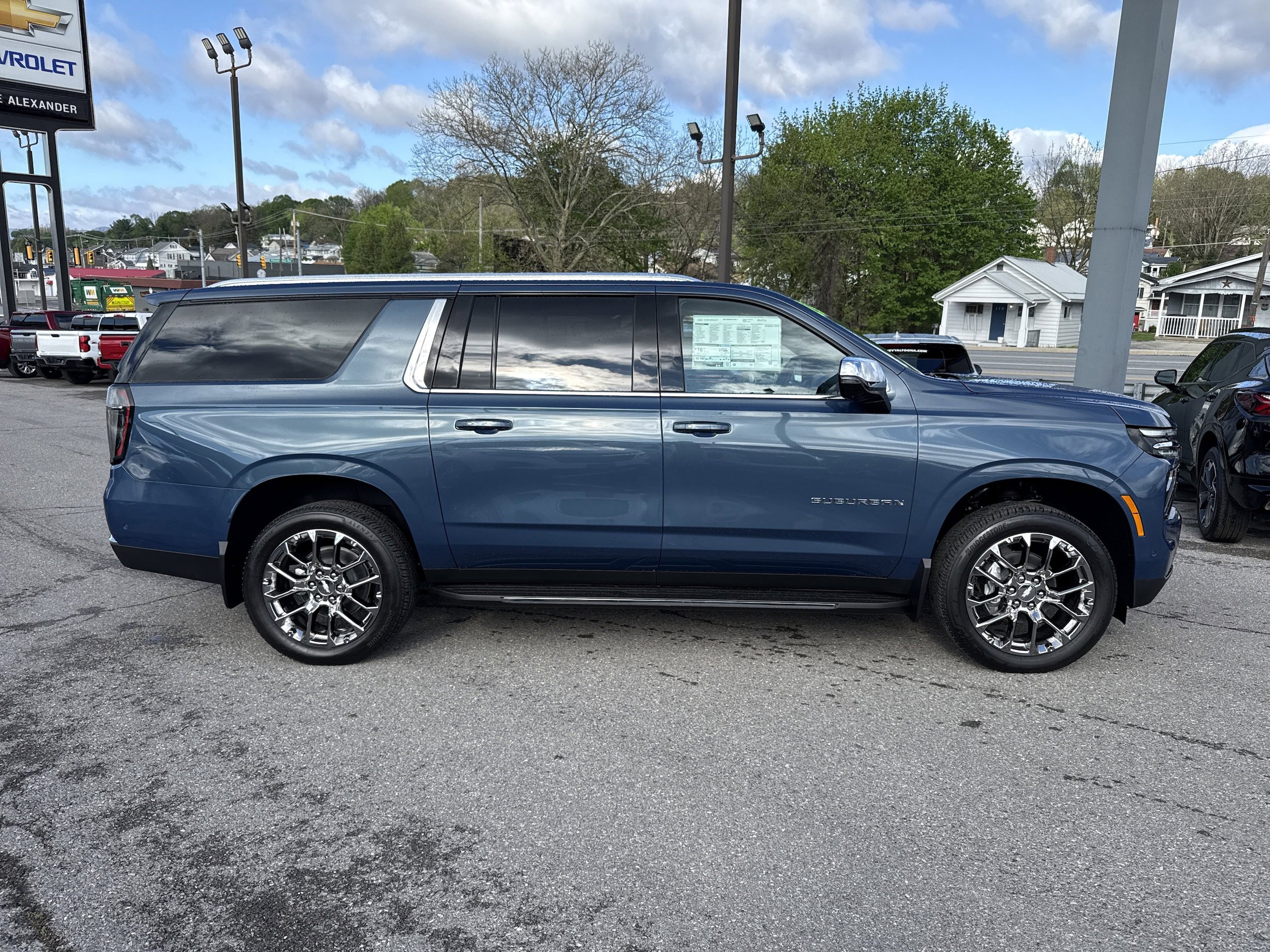 New 2026 Chevrolet Suburban LT w/ LPO, Chrome Package AWD/4WD video 2