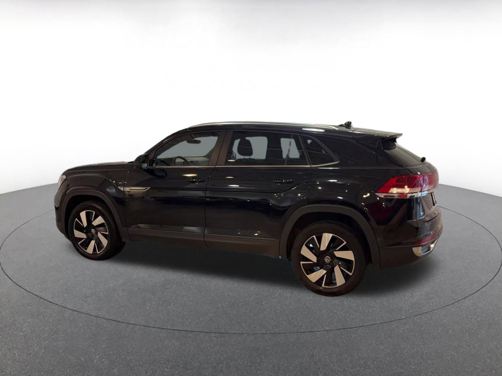 Used 2025 Volkswagen Atlas Cross Sport SE image 11