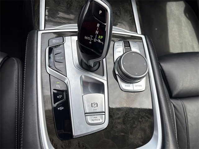 Used 2020 BMW 750i xDrive w/ M Sport Package image 18