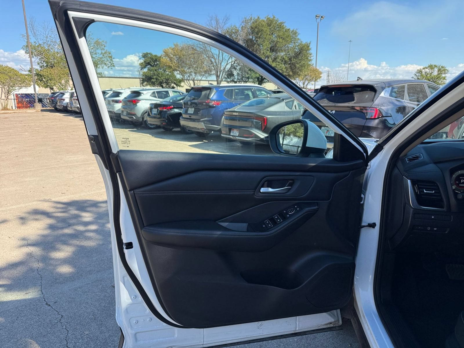 Used 2026 Nissan Rogue SL FWD image 18