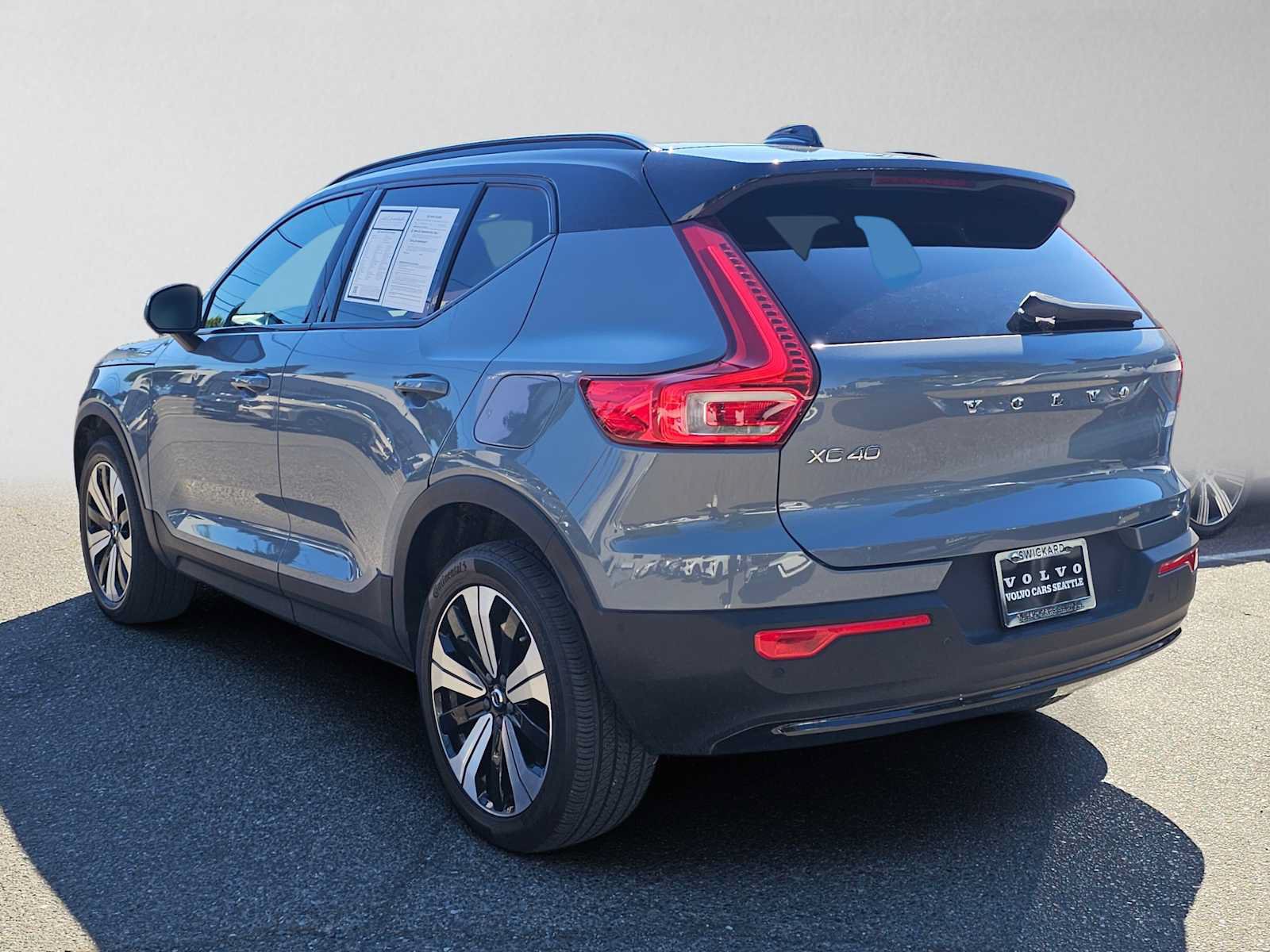 Used 2023 Volvo XC40 Recharge Plus w/ Protection Package Premier AWD/4WD image 5