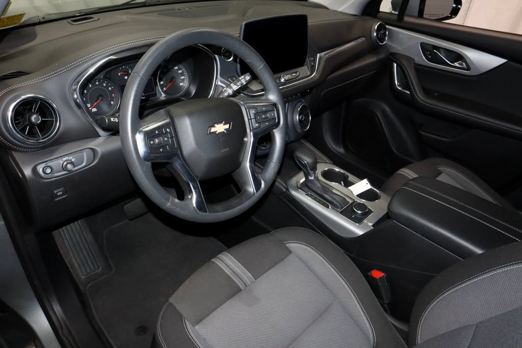 Used 2025 Chevrolet Blazer LT FWD image 25