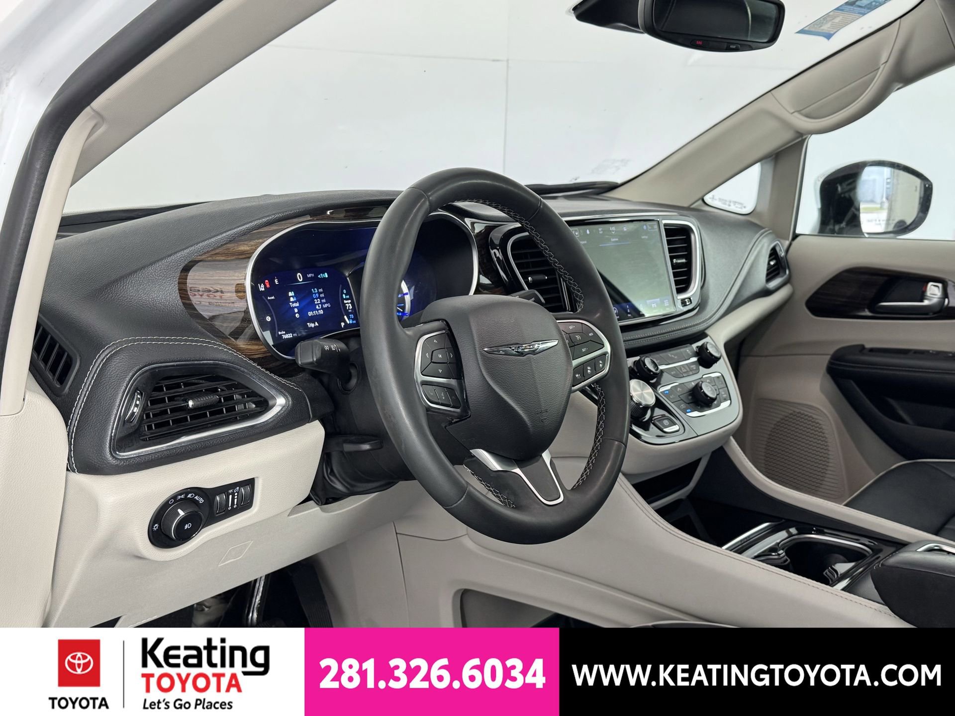 Used 2023 Chrysler Pacifica Limited FWD image 13