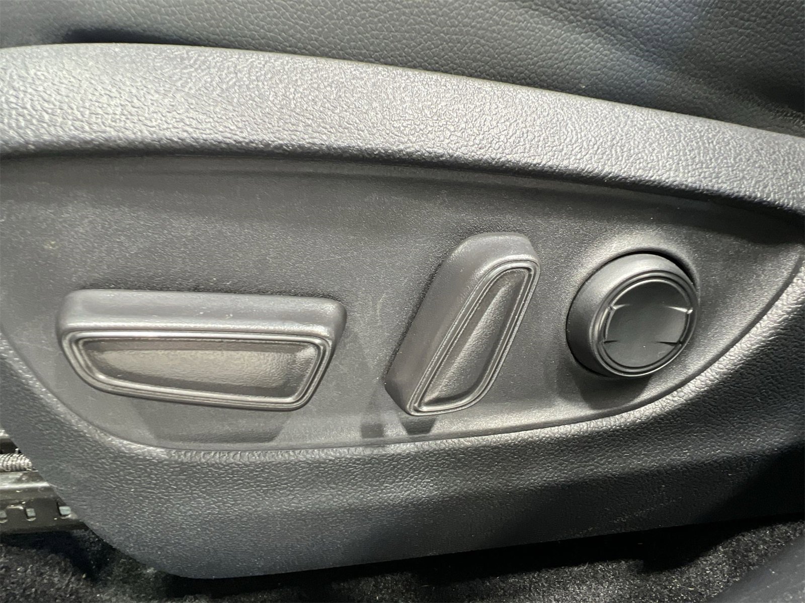 Used 2023 Toyota Highlander XLE image 12