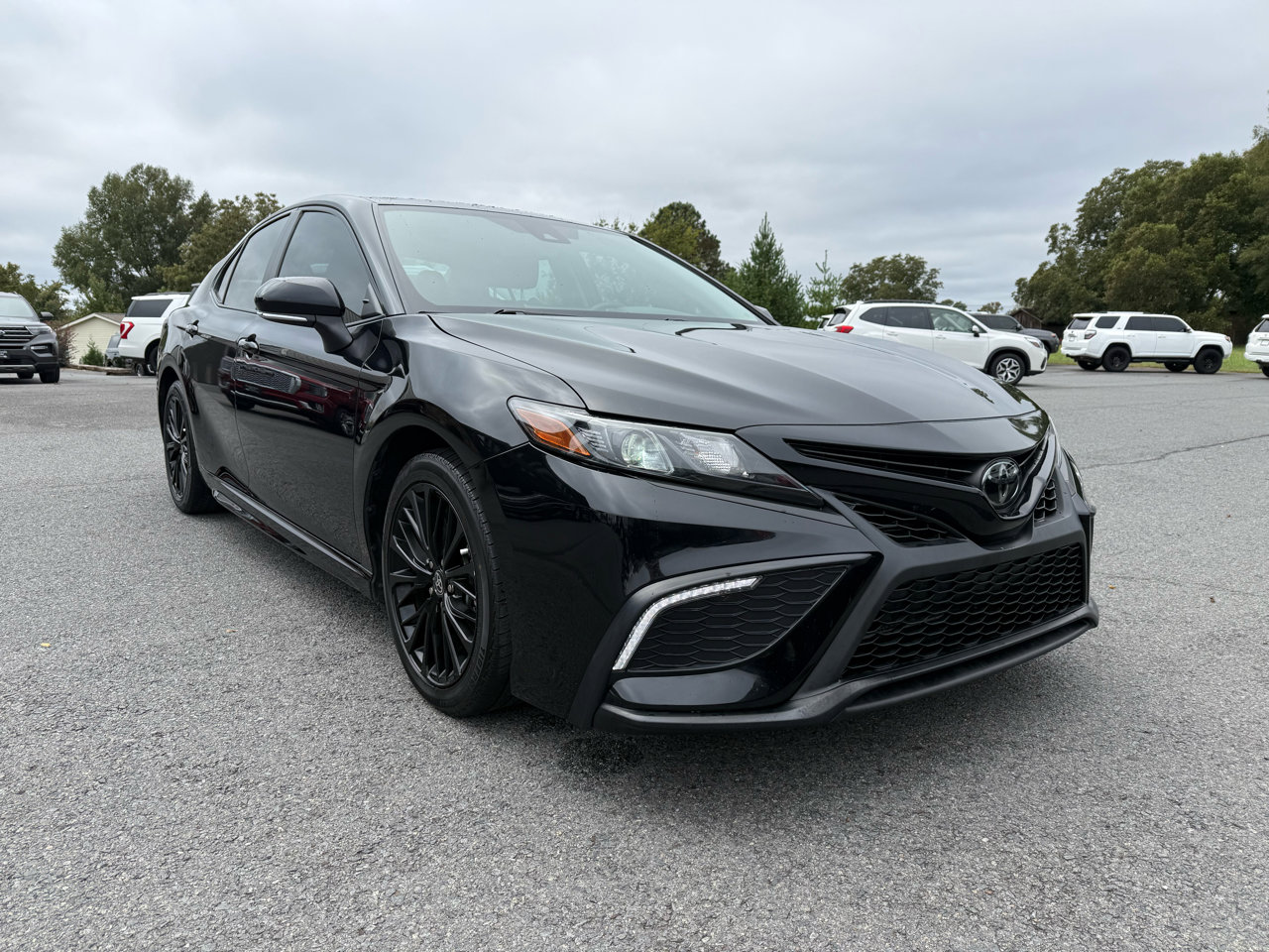 Used 2022 Toyota Camry SE image 8