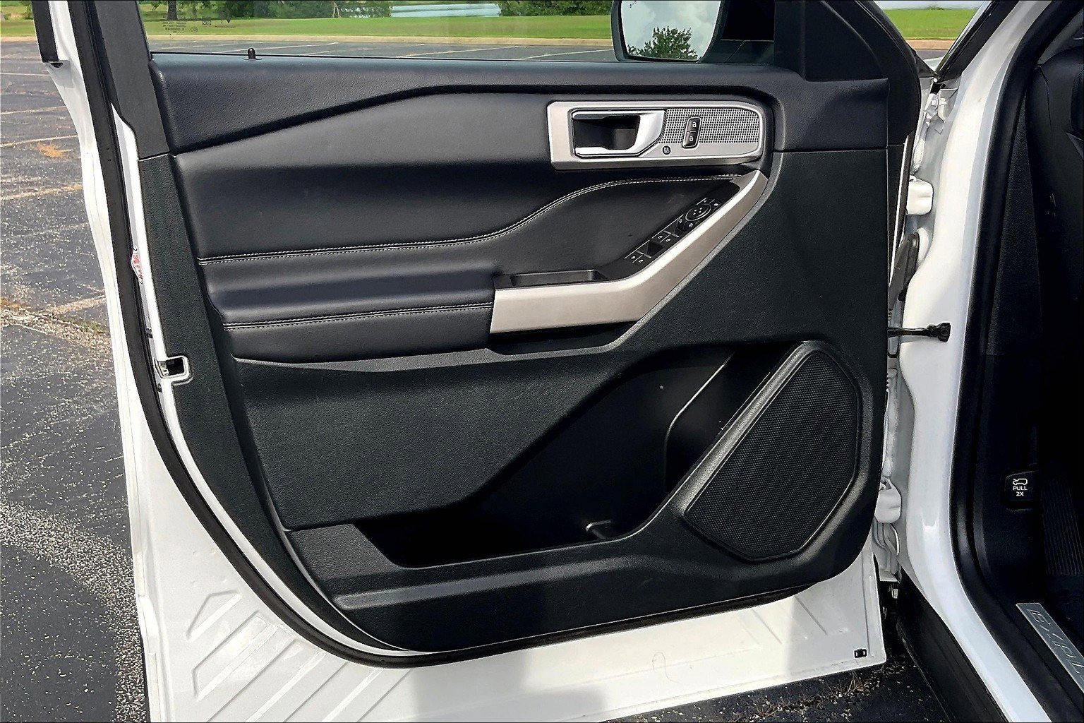 Used 2023 Ford Explorer Limited image 20